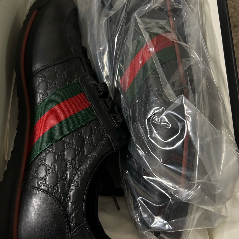 Gucci Men's Black Sneakers with Signature Stripes - Picture 4 of 8